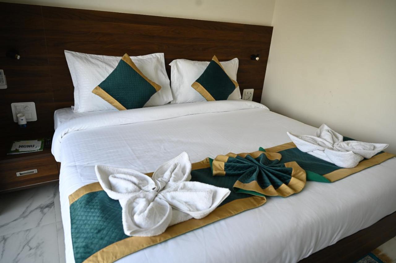 Hotel 7 Heaven Dehradun Exterior photo