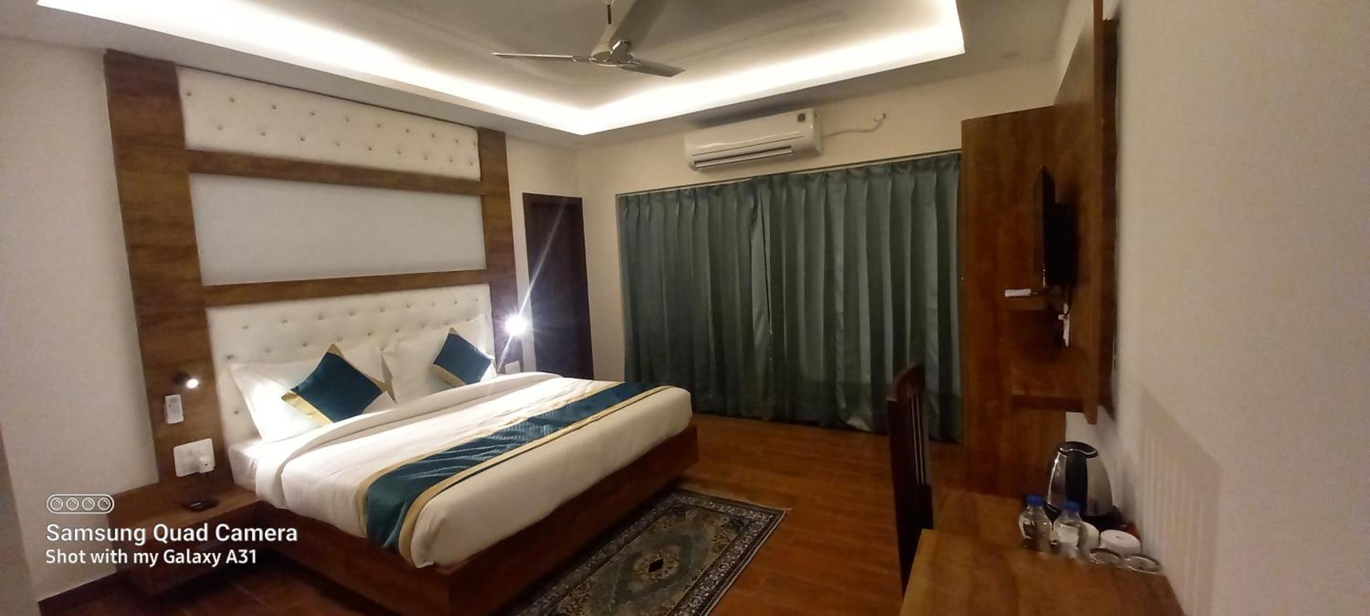 Hotel 7 Heaven Dehradun Exterior photo
