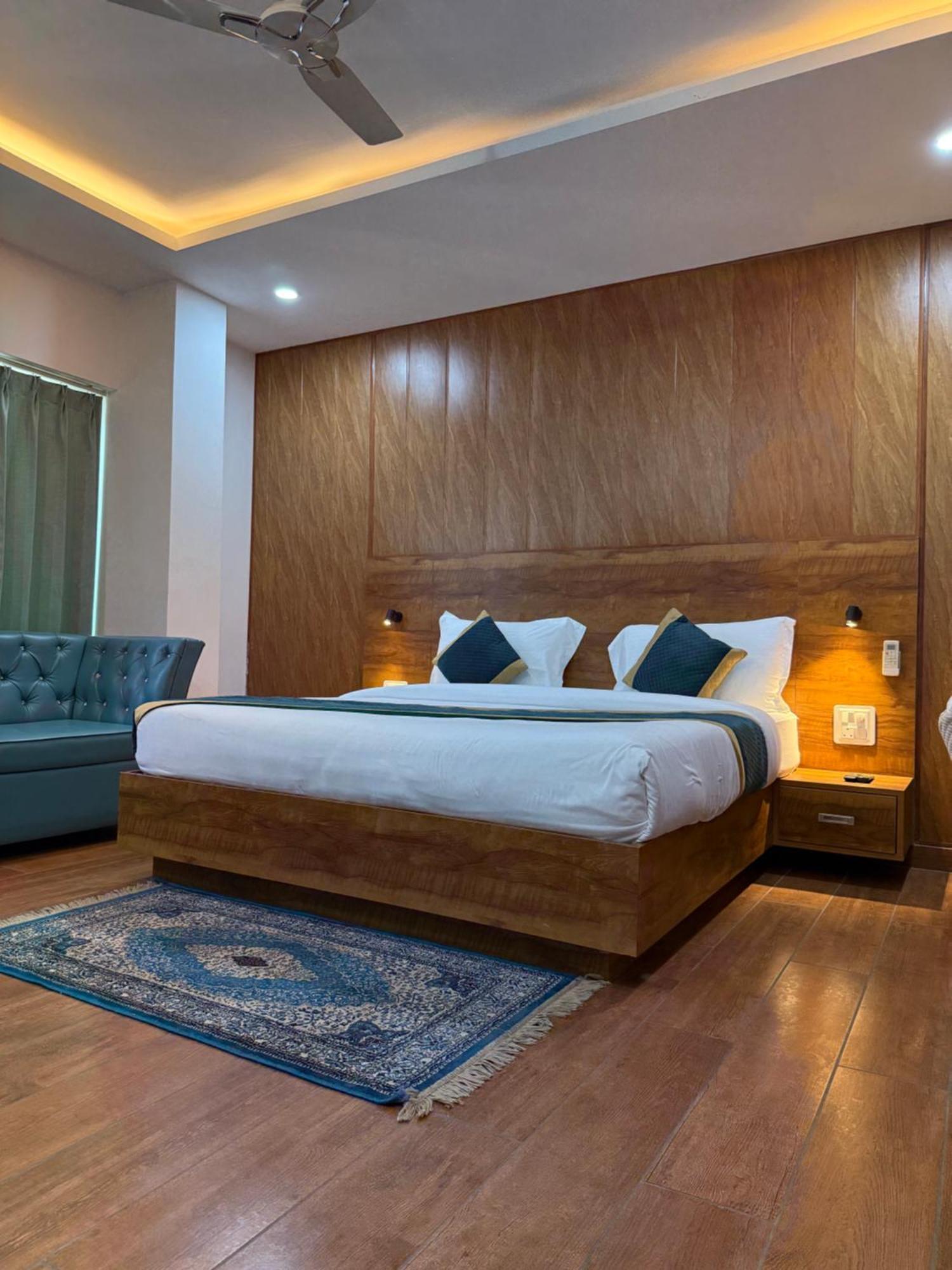 Hotel 7 Heaven Dehradun Exterior photo