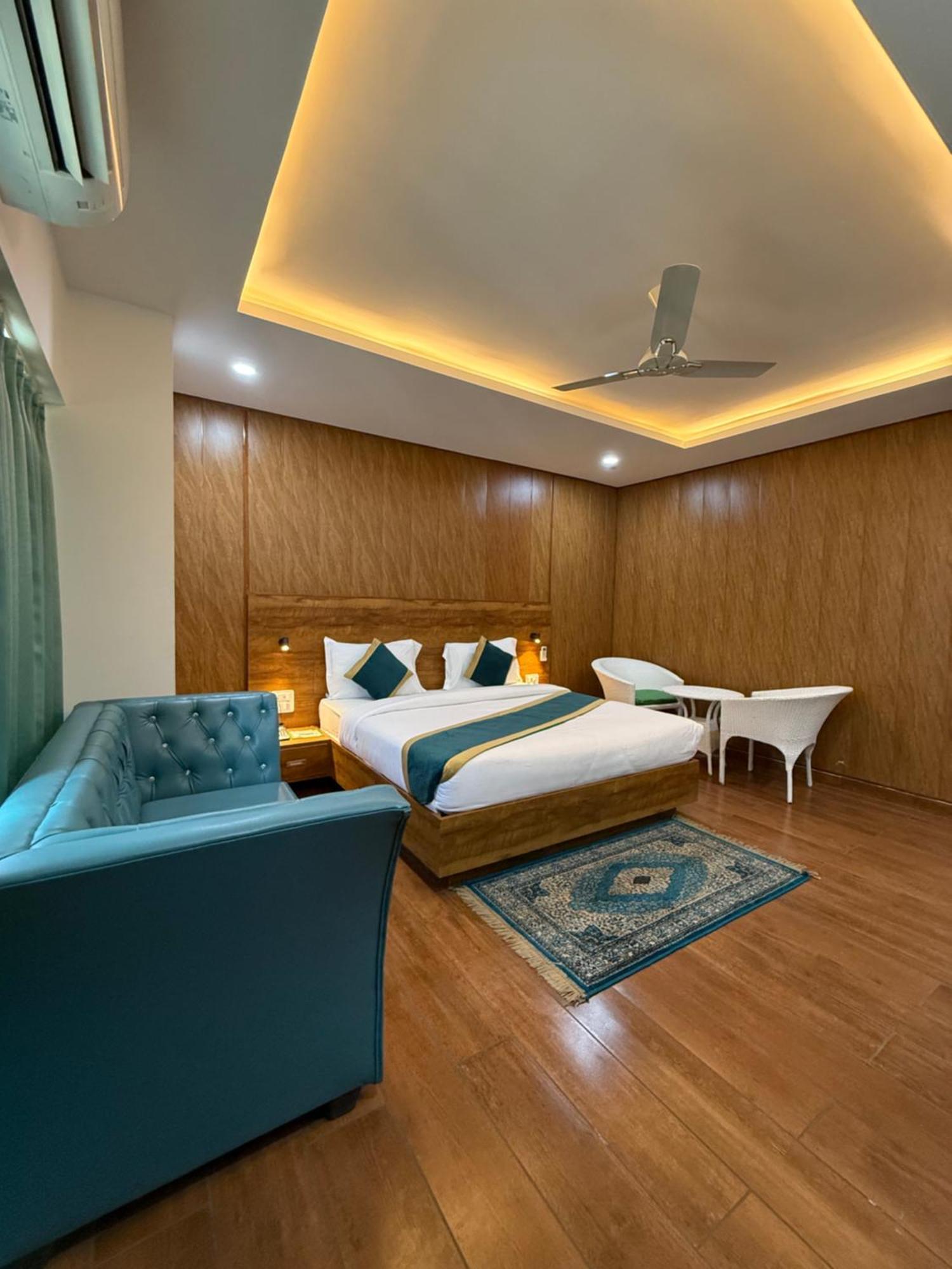 Hotel 7 Heaven Dehradun Exterior photo