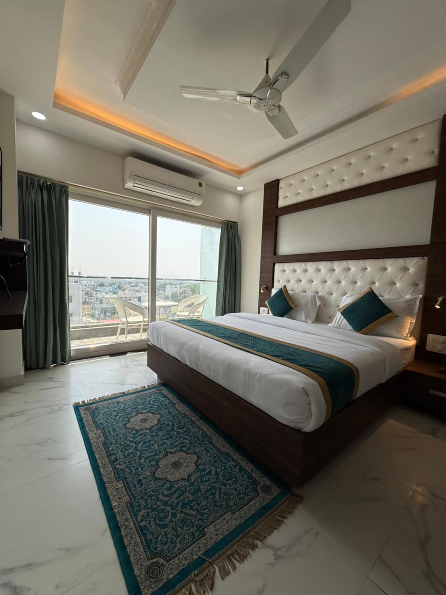 Hotel 7 Heaven Dehradun Exterior photo