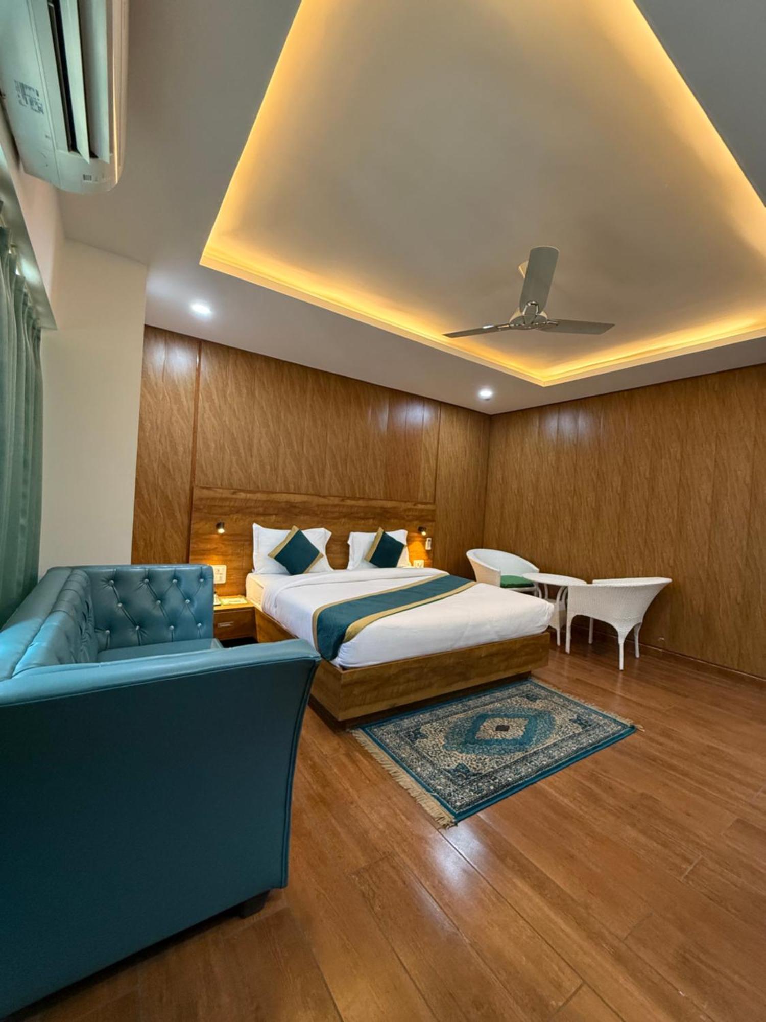 Hotel 7 Heaven Dehradun Exterior photo