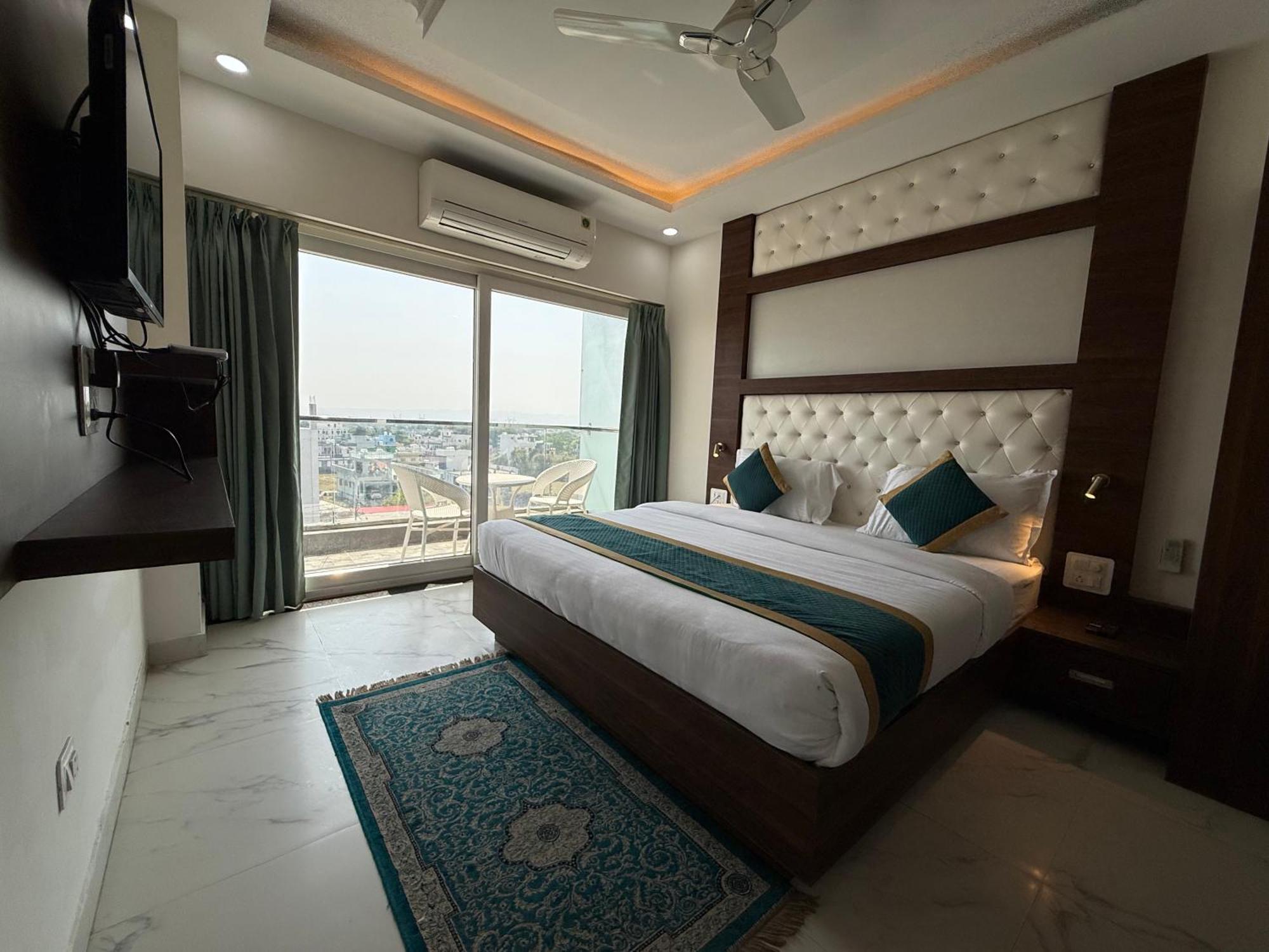 Hotel 7 Heaven Dehradun Exterior photo